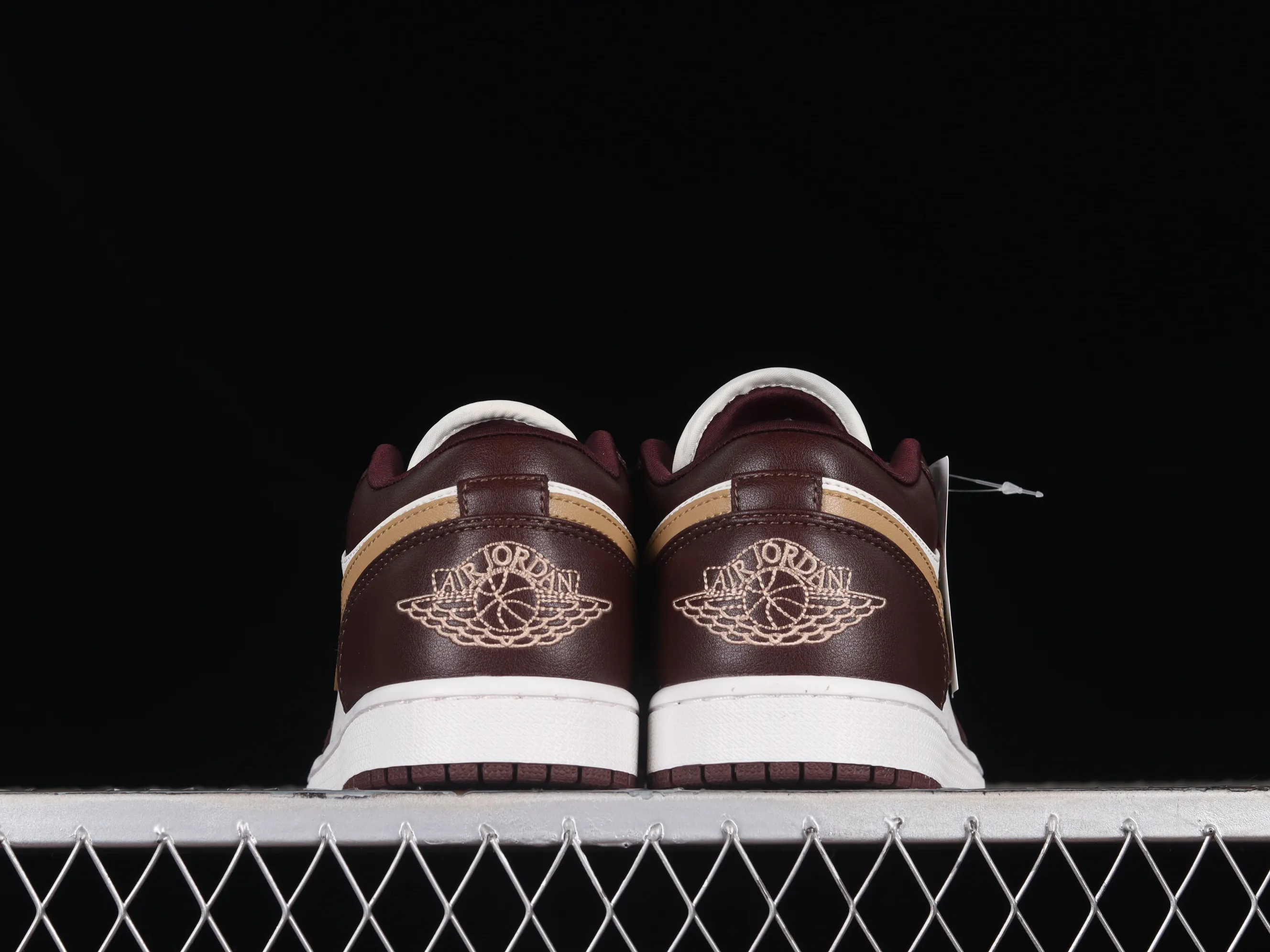 All categories Air Jordan Jordan series basketball shoes Air Jordan 1 Low Z version Air Jordan 1 Low AJ1 Joe 1 white coffee color low-top cultural casual sneakers DC0774-200